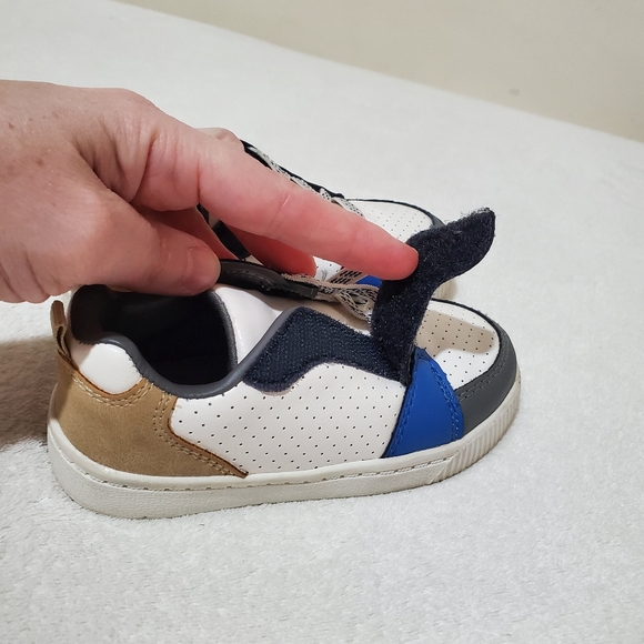 ♦️3/25♦️Carter's Toddler Sneakers Size 8 - Picture 4 of 7